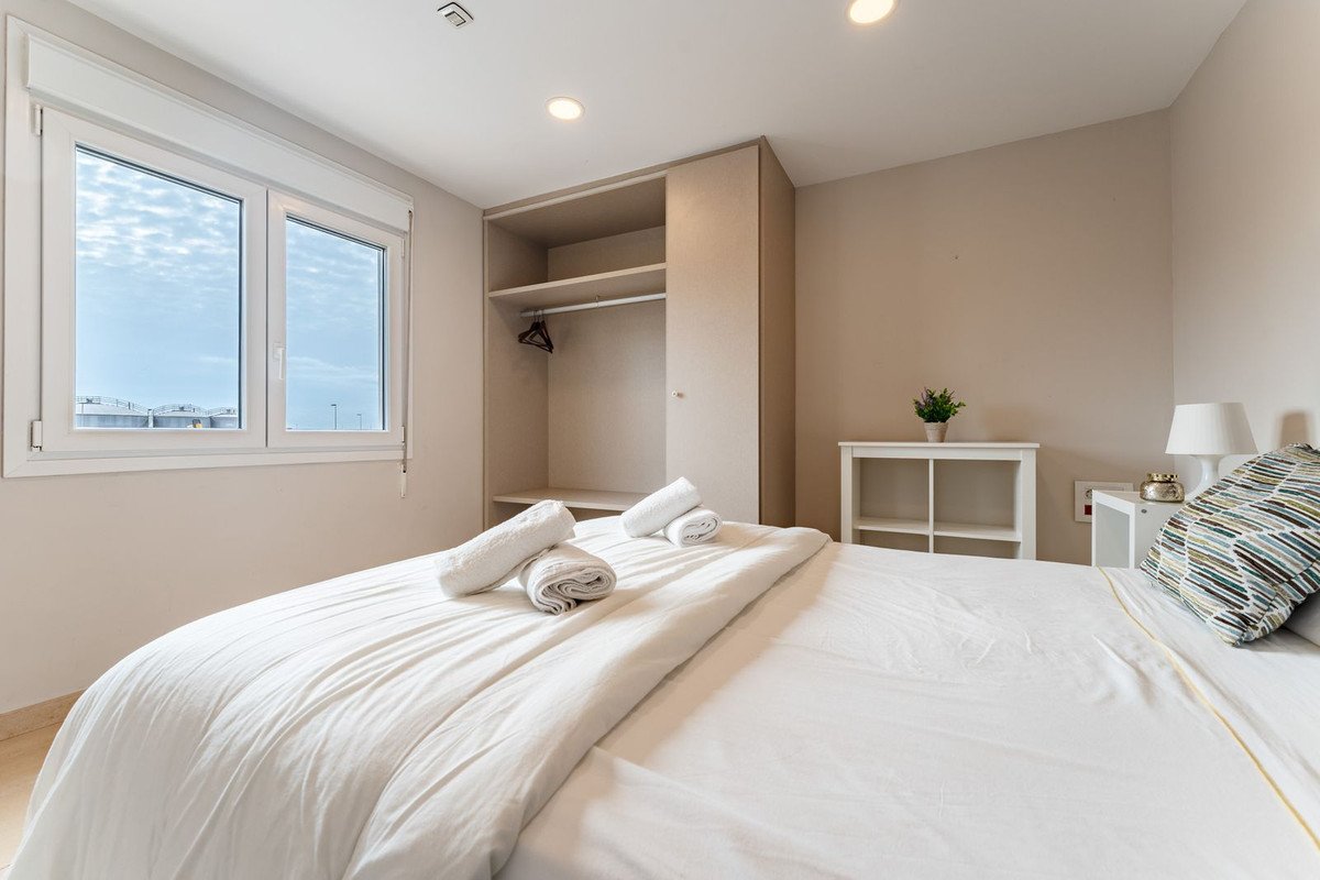 3 Bed Middle Floor Apartment in Málaga Centro
