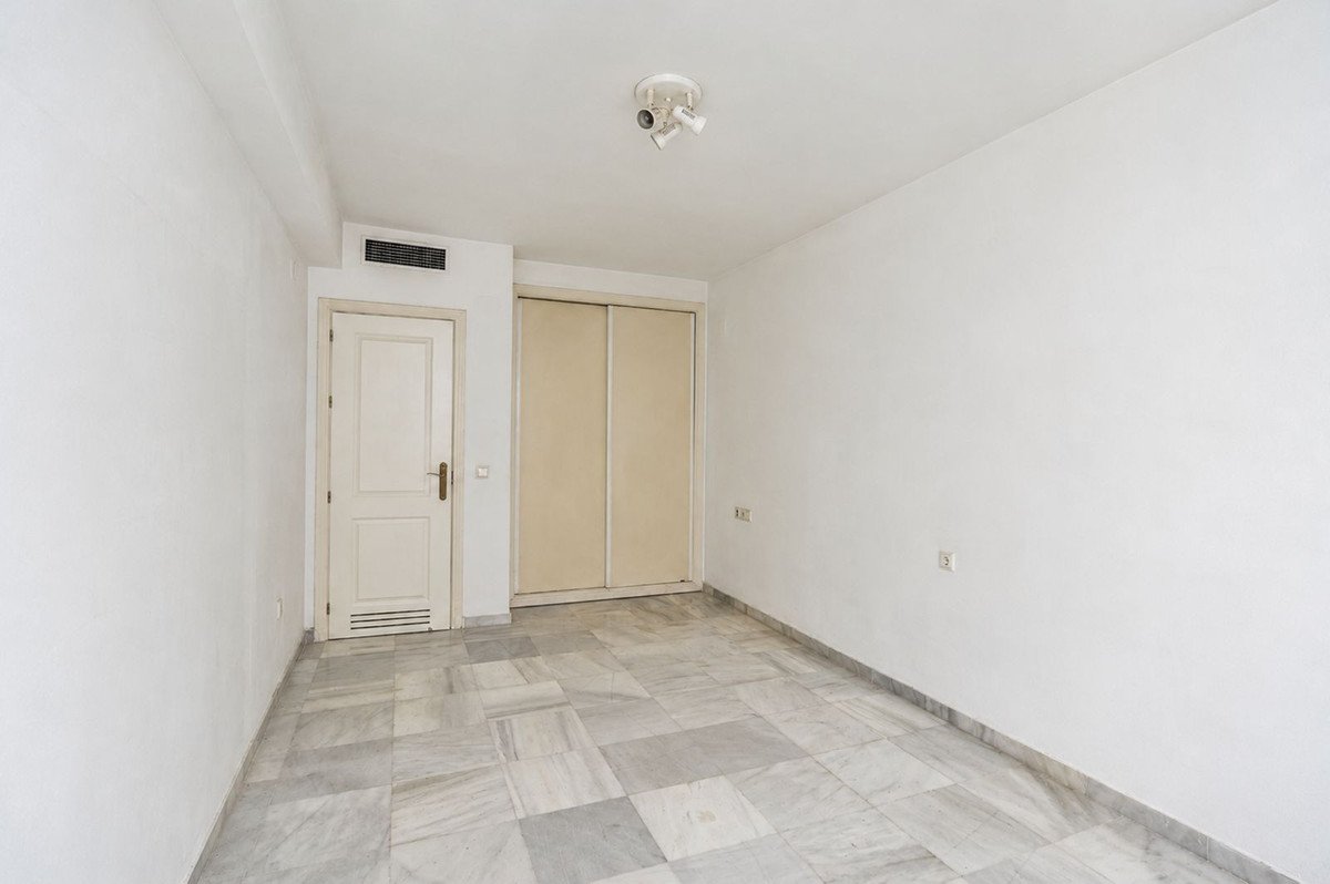 3 Bed Middle Floor Apartment in Nueva Andalucía