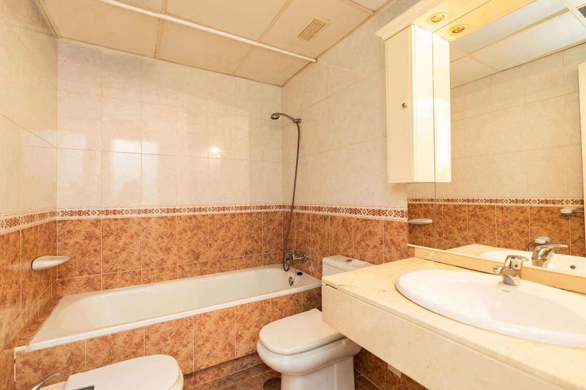 3 Bed Middle Floor Apartment in Nueva Andalucía