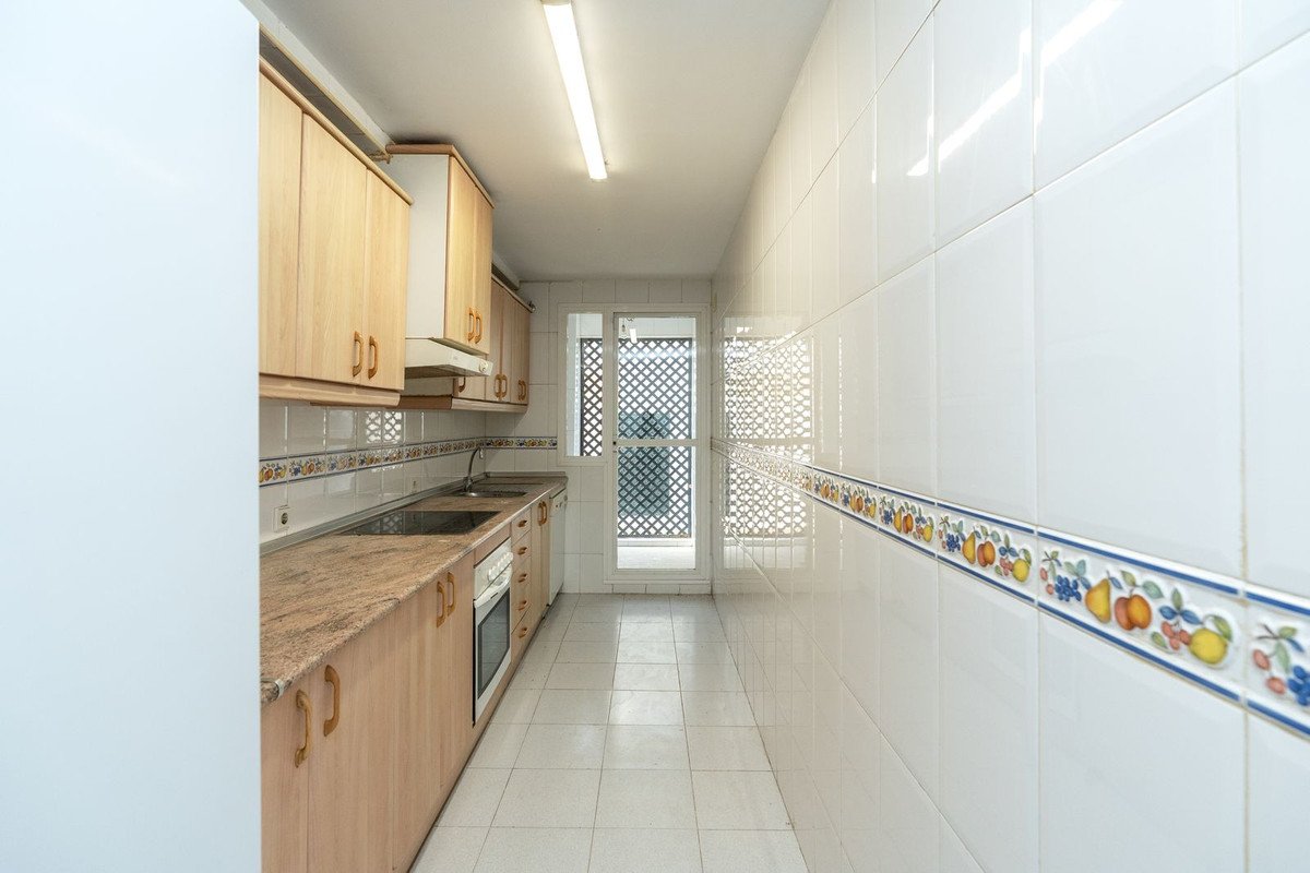 3 Bed Middle Floor Apartment in Nueva Andalucía