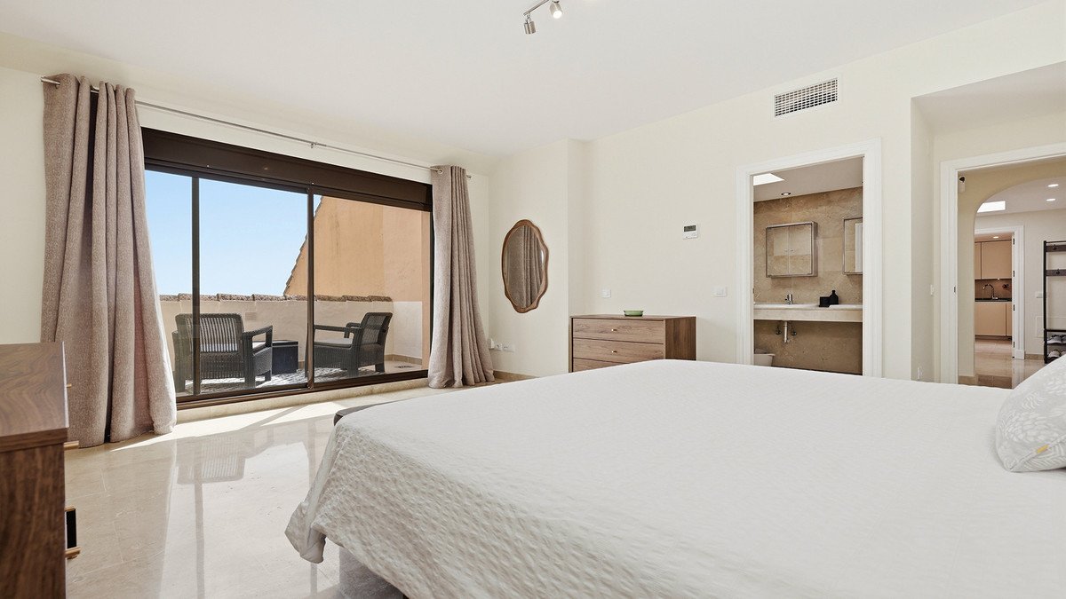 3 Bed Penthouse in La Duquesa