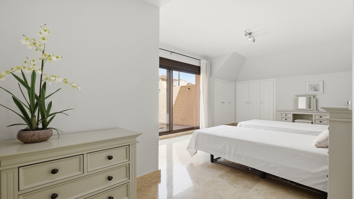 3 Bed Penthouse in La Duquesa