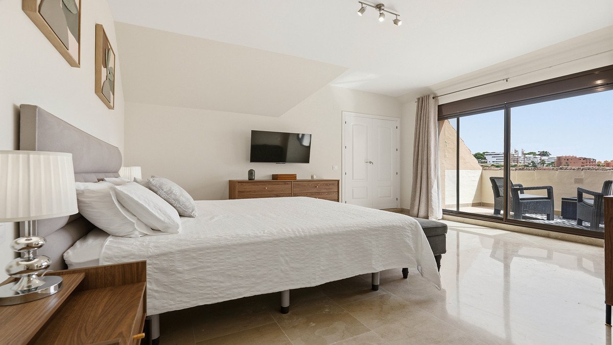 3 Bed Penthouse in La Duquesa