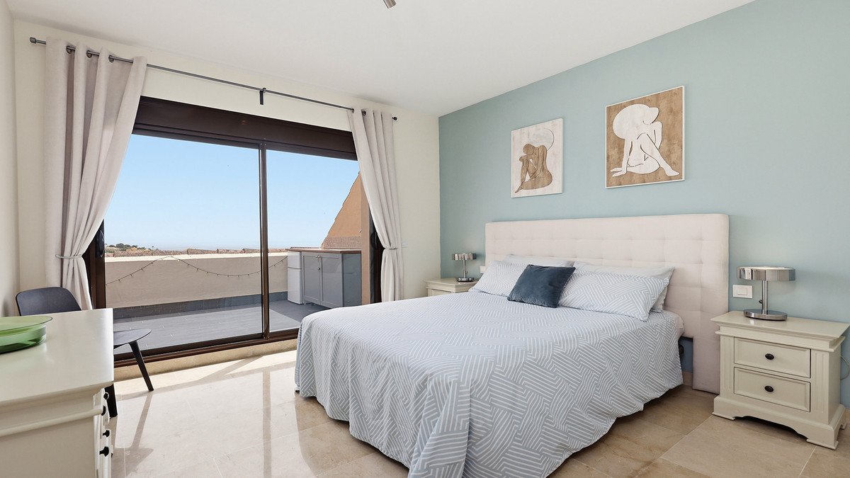 3 Bed Penthouse in La Duquesa