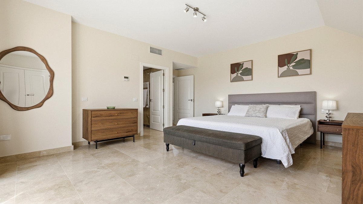 3 Bed Penthouse in La Duquesa