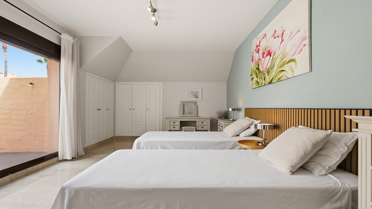 3 Bed Penthouse in La Duquesa