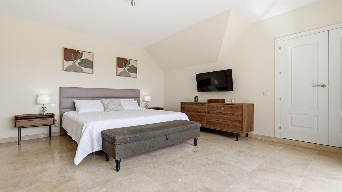 3 Bed Penthouse in La Duquesa