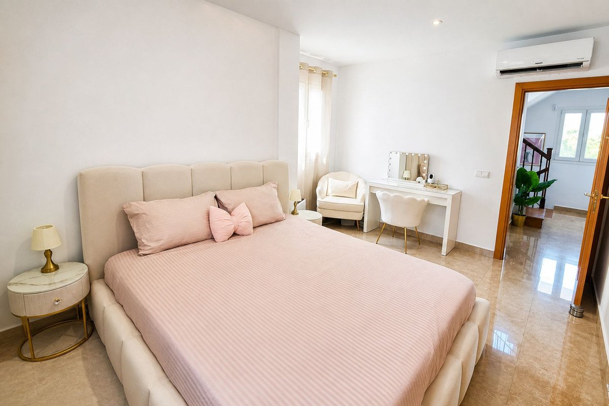6 Bed Detached Villa in Manilva