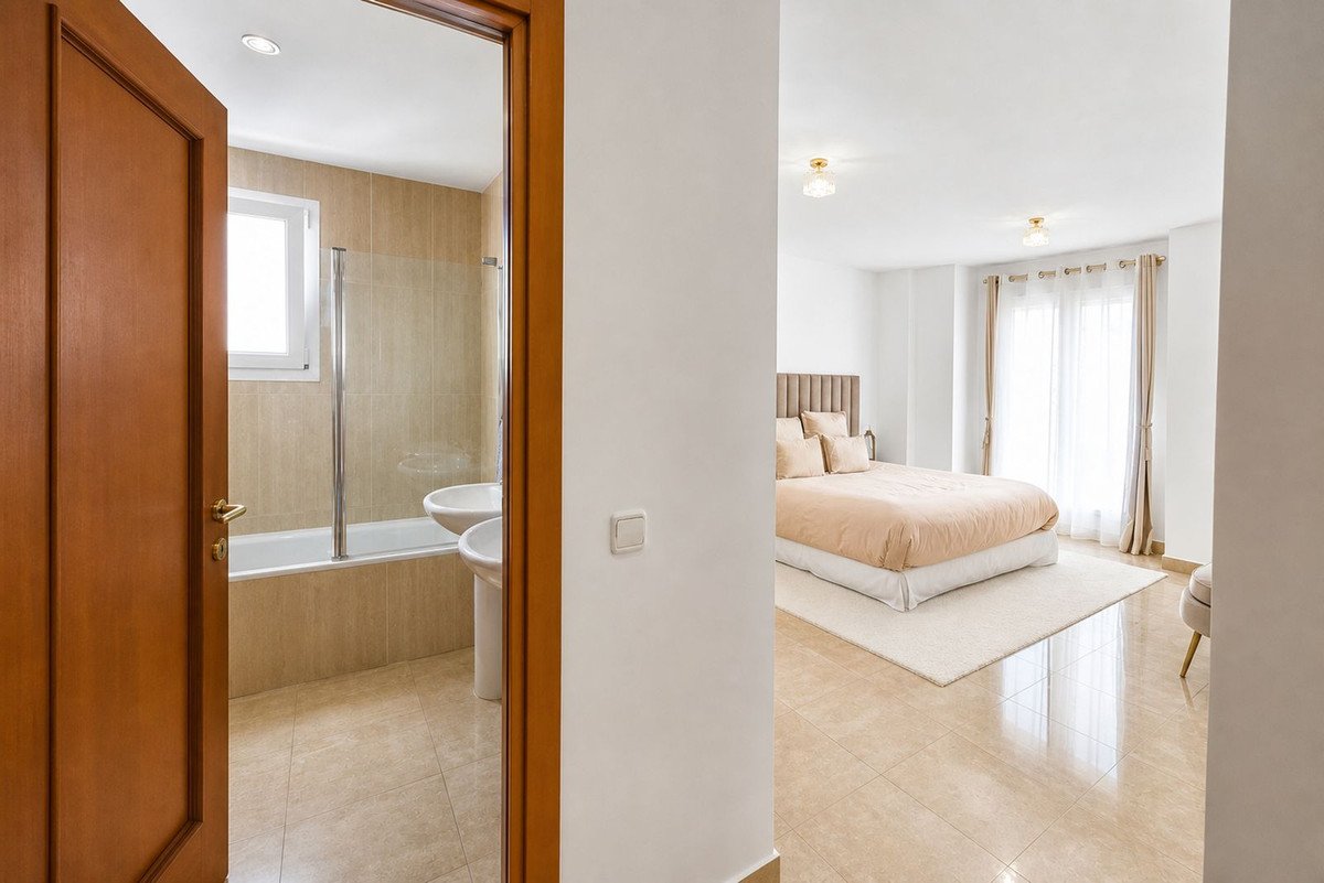 6 Bed Detached Villa in Manilva