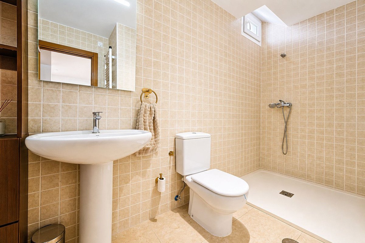 6 Bed Detached Villa in Manilva