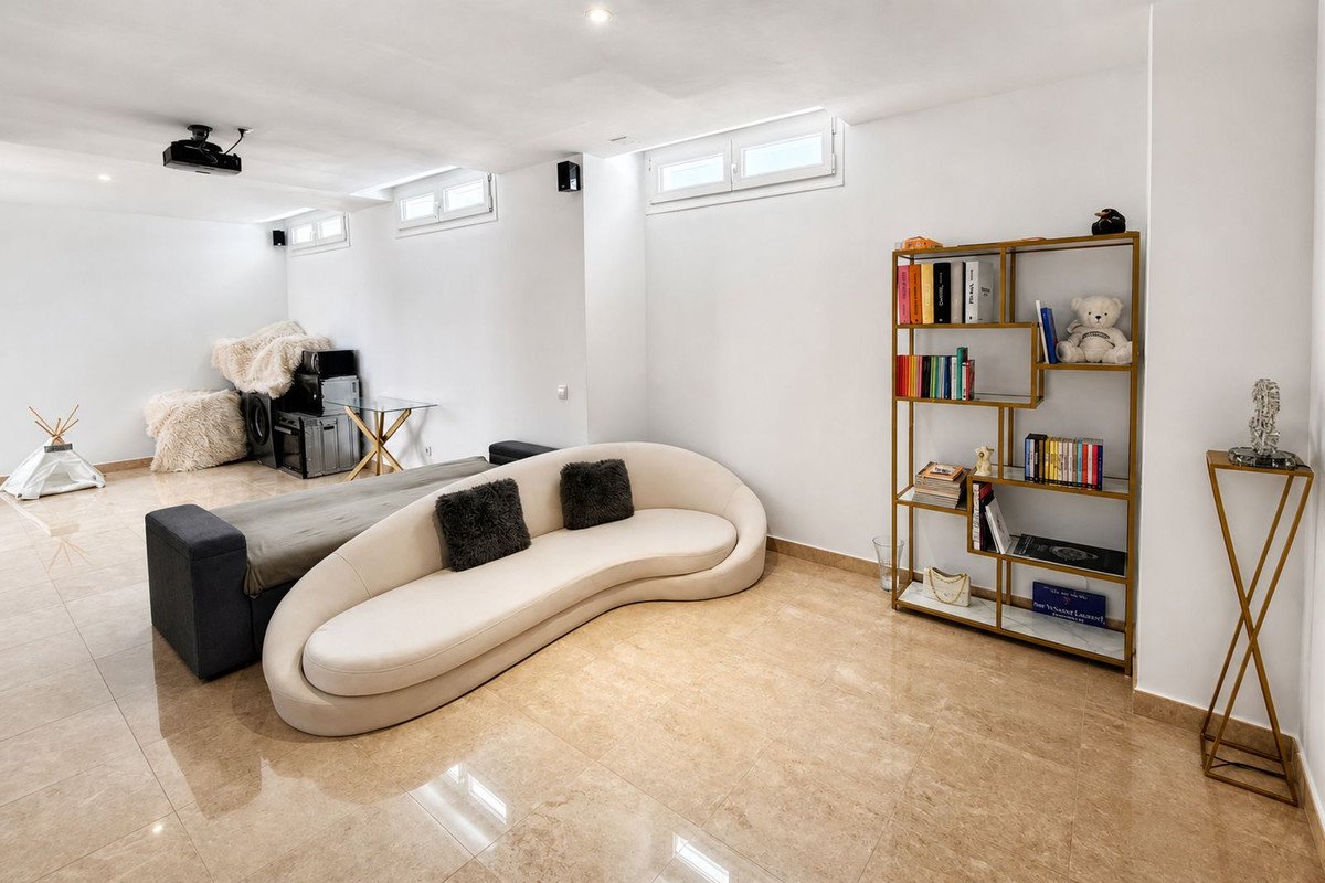 6 Bed Detached Villa in Manilva