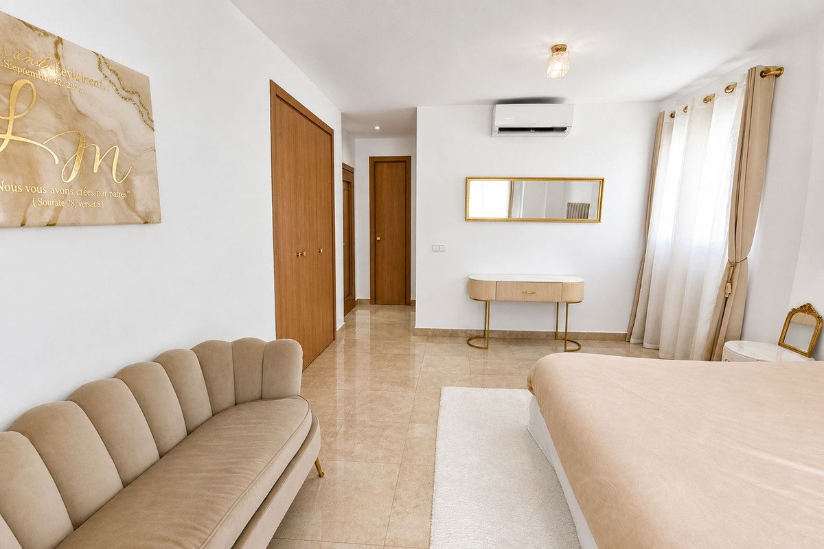 6 Bed Detached Villa in Manilva