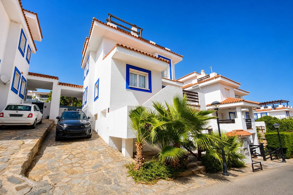6 Bed Detached Villa in Manilva