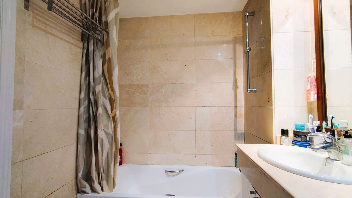 2 Bed Middle Floor Apartment in San Pedro de Alcántara