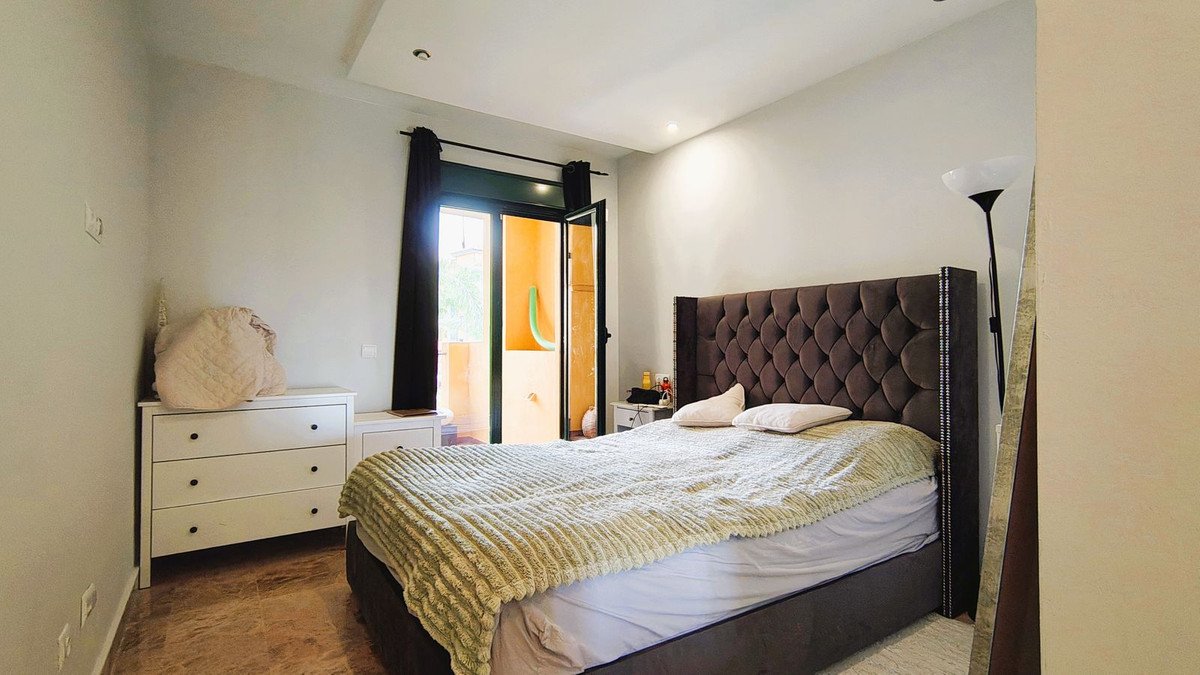 2 Bed Middle Floor Apartment in San Pedro de Alcántara