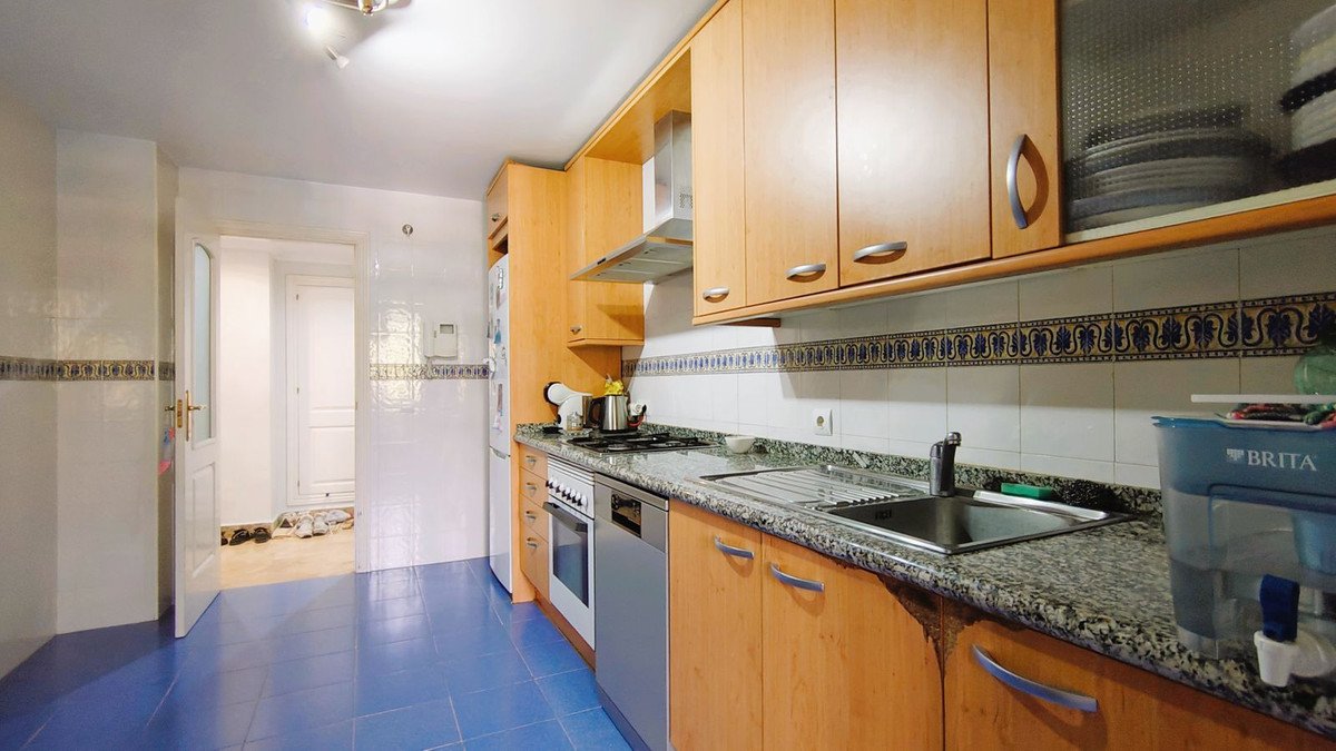 2 Bed Middle Floor Apartment in San Pedro de Alcántara