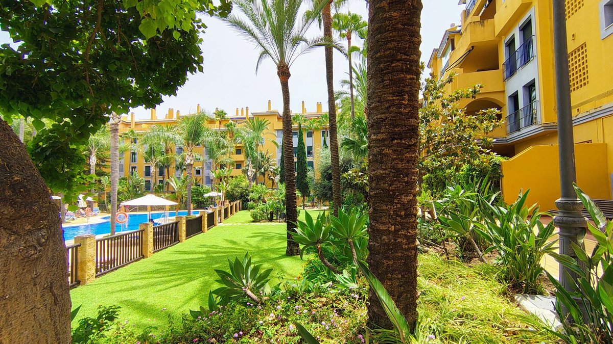 2 Bed Middle Floor Apartment in San Pedro de Alcántara