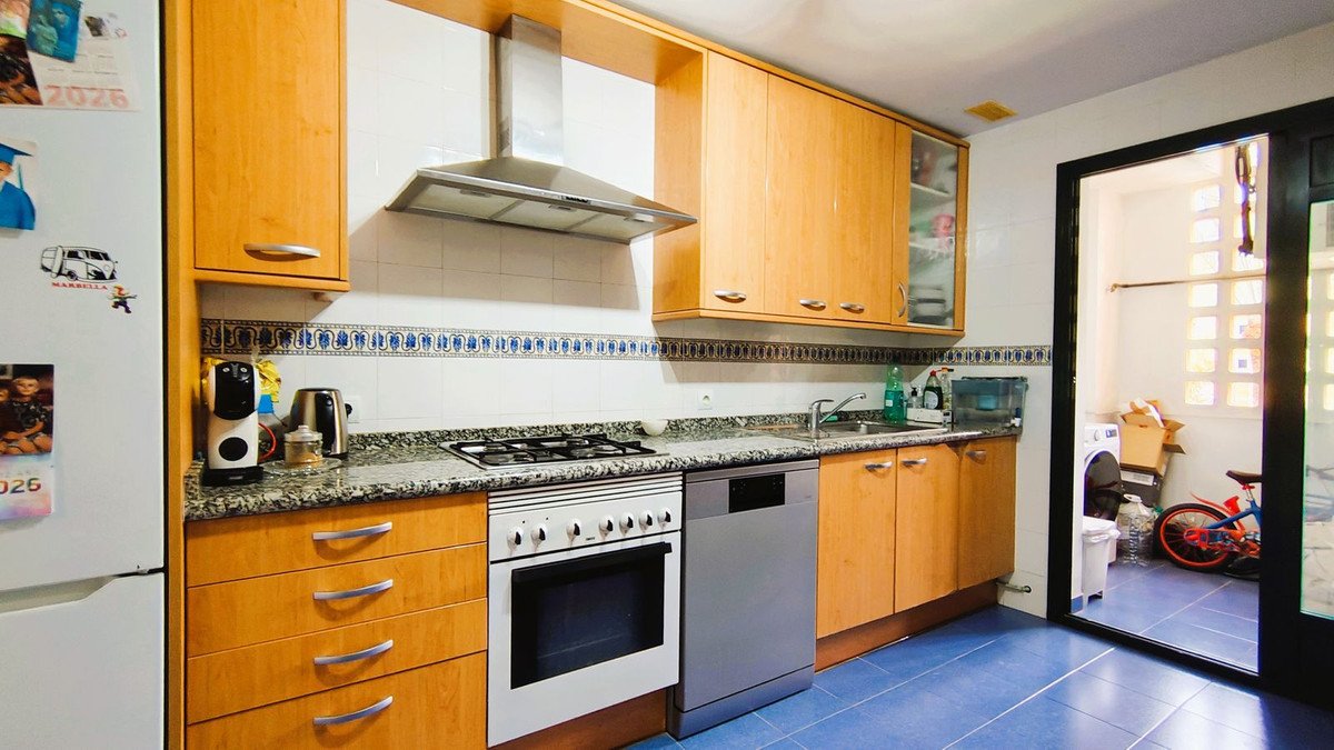 2 Bed Middle Floor Apartment in San Pedro de Alcántara