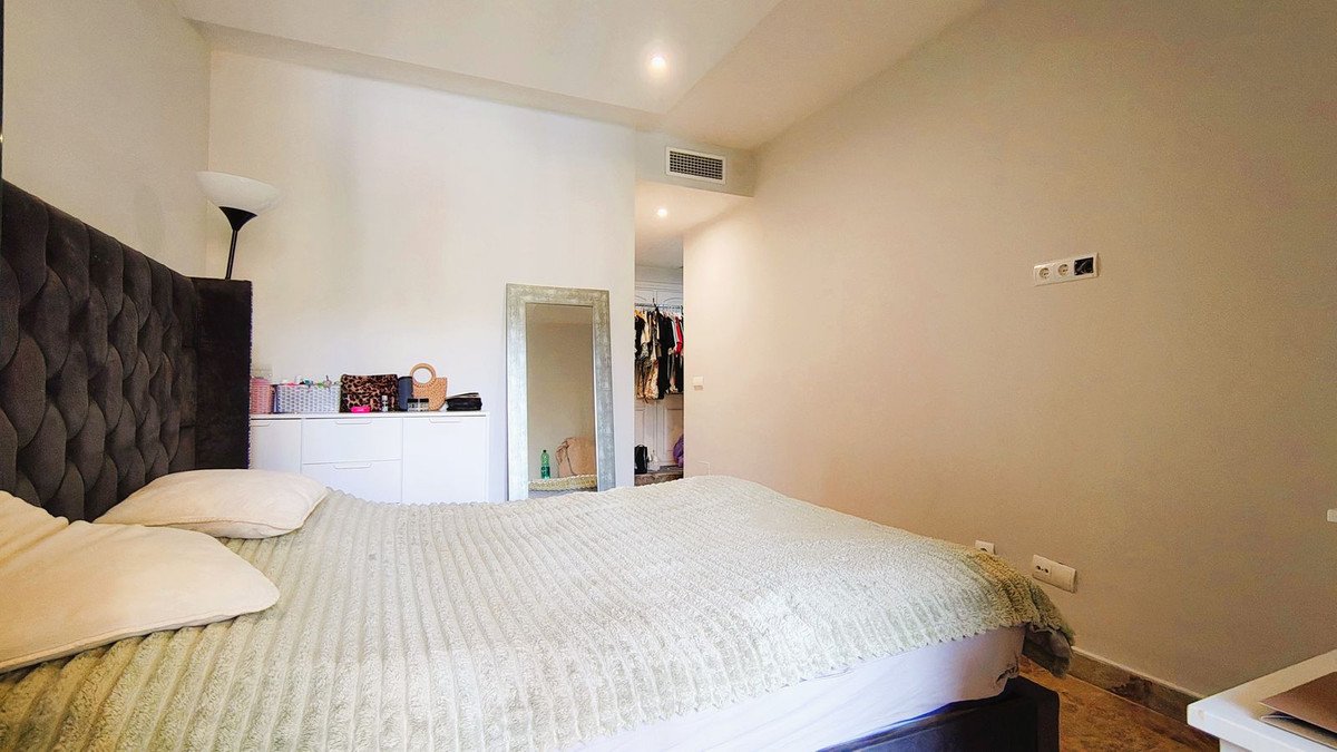 2 Bed Middle Floor Apartment in San Pedro de Alcántara