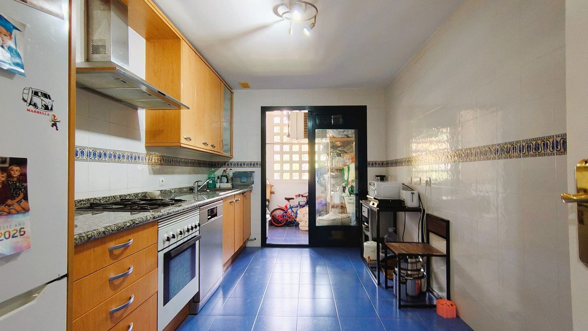 2 Bed Middle Floor Apartment in San Pedro de Alcántara