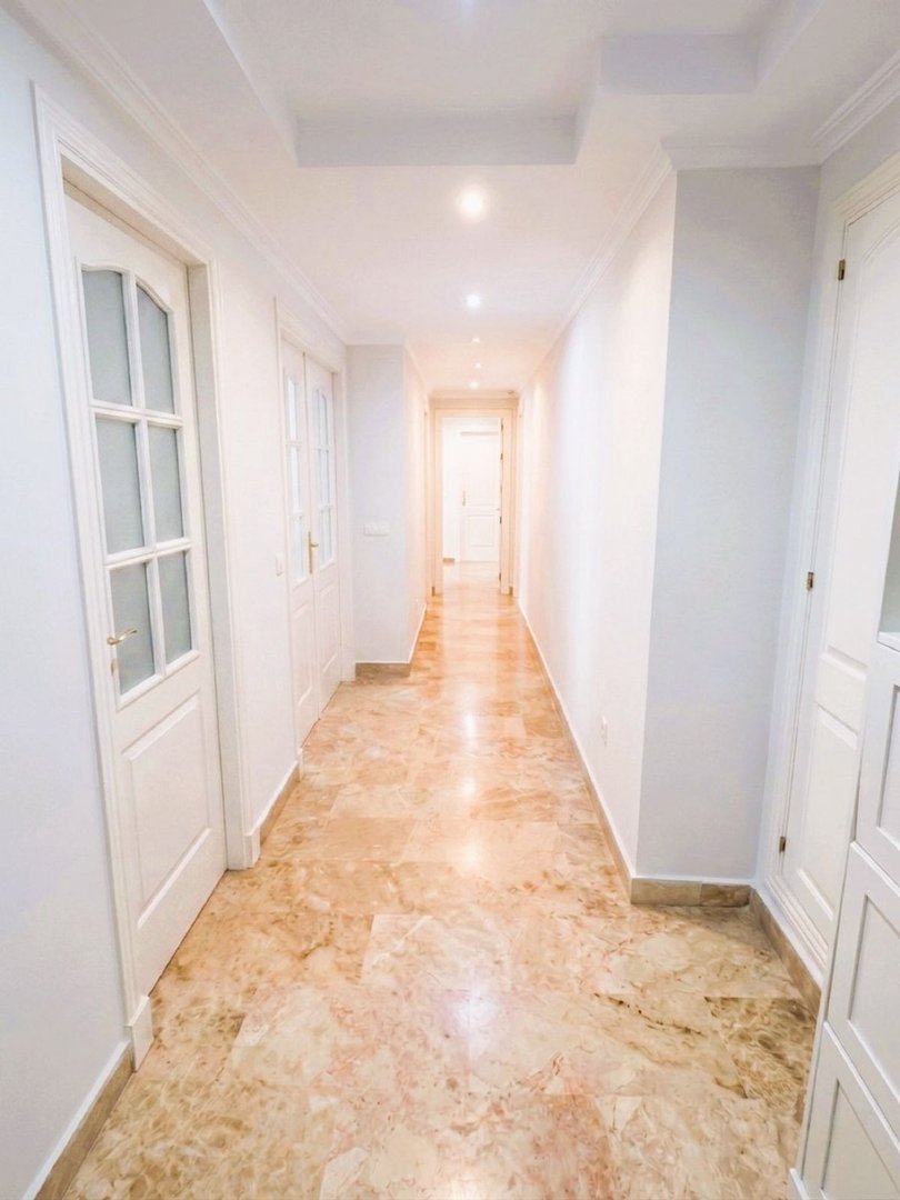 2 Bed Middle Floor Apartment in San Pedro de Alcántara
