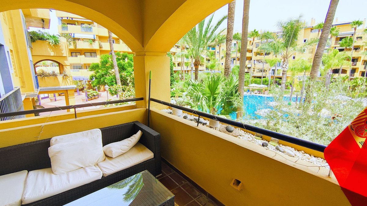 2 Bed Middle Floor Apartment in San Pedro de Alcántara