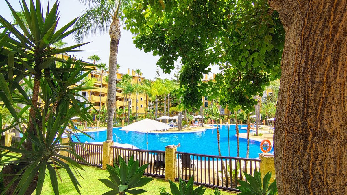 2 Bed Middle Floor Apartment in San Pedro de Alcántara