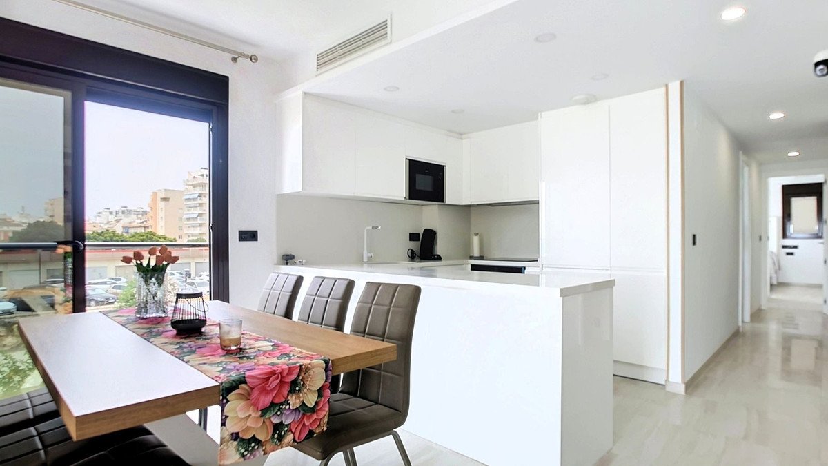 2 Bed Middle Floor Apartment in Fuengirola