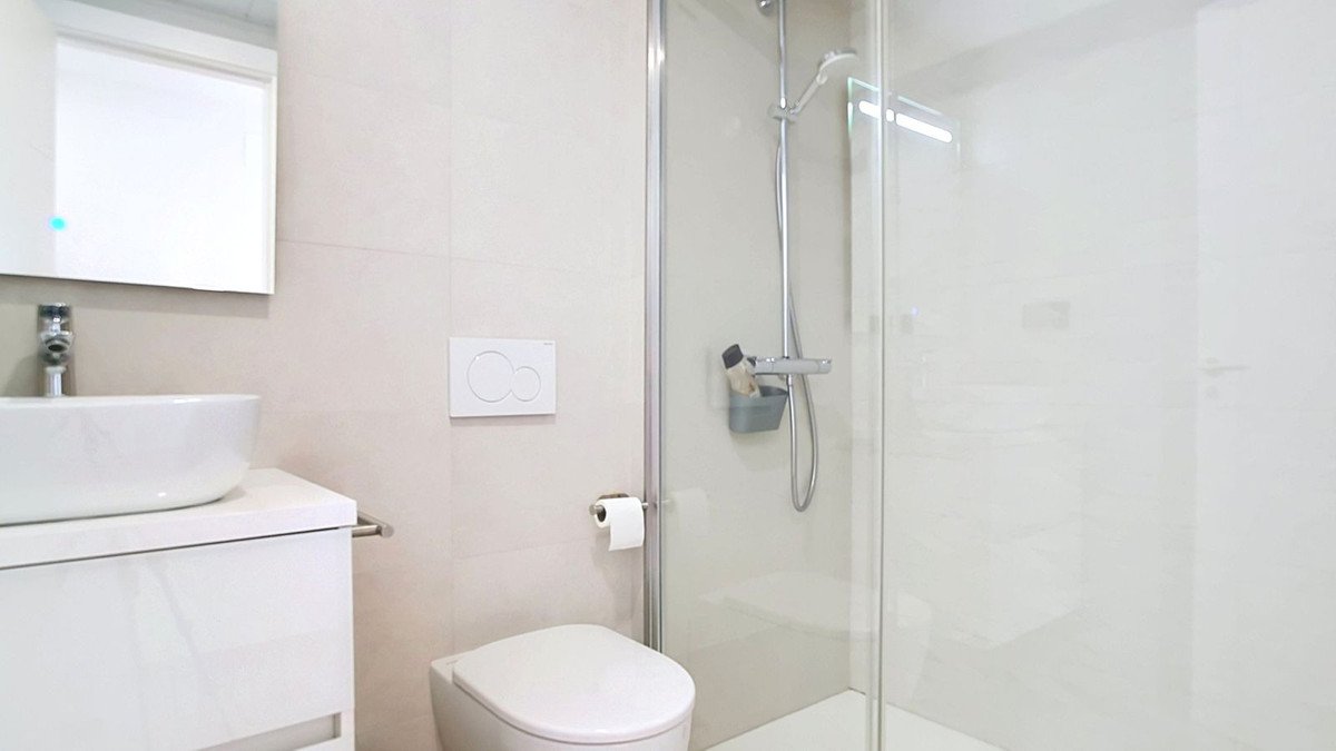 2 Bed Middle Floor Apartment in Fuengirola