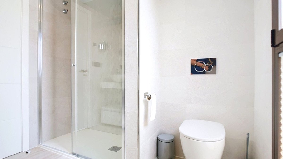 2 Bed Middle Floor Apartment in Fuengirola