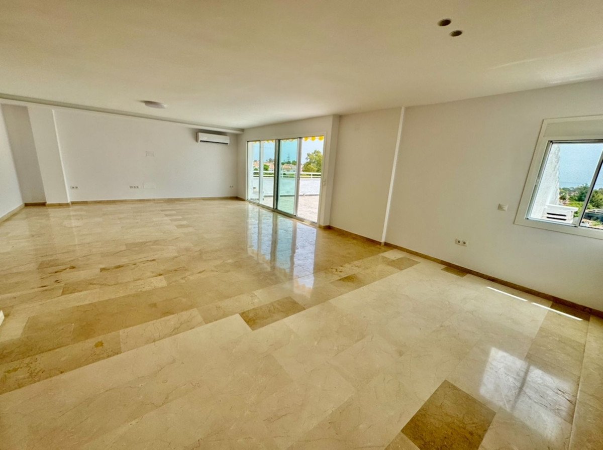 3 Bed Middle Floor Apartment in Atalaya