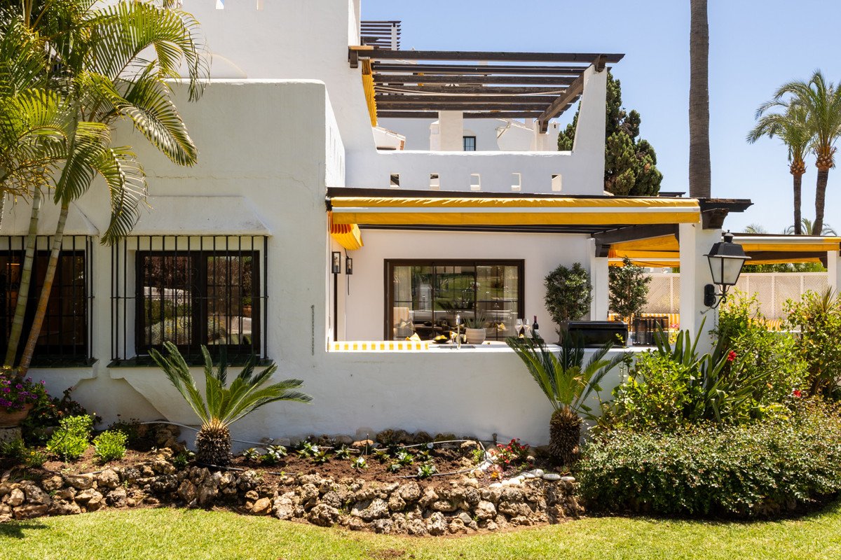 3 Bed Middle Floor Apartment in Nueva Andalucía
