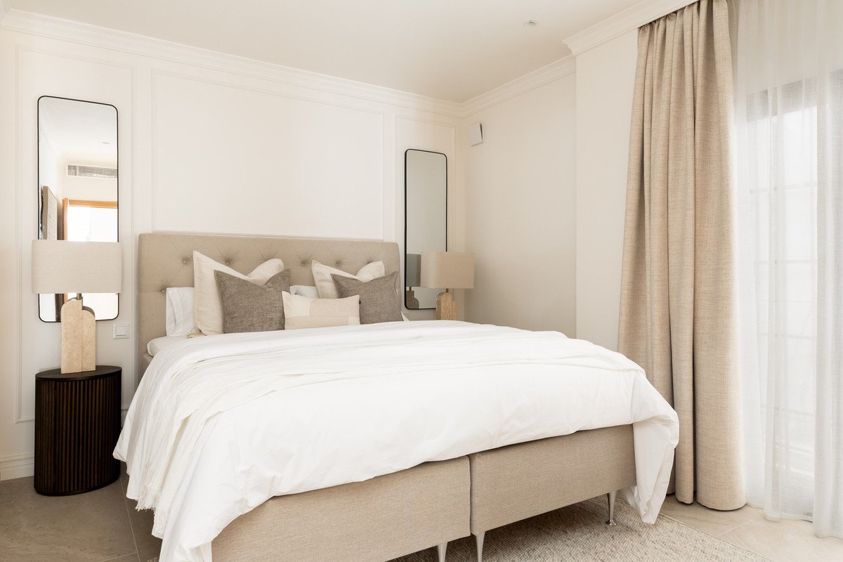 3 Bed Middle Floor Apartment in Nueva Andalucía