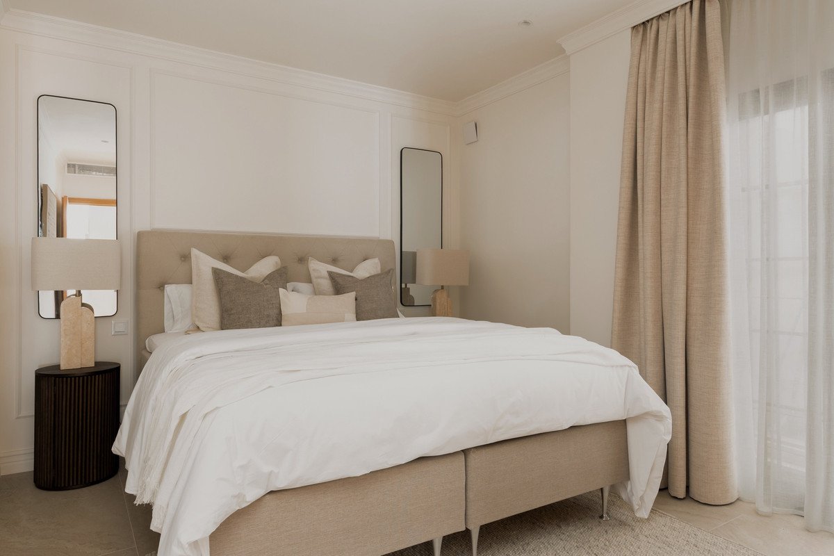 3 Bed Middle Floor Apartment in Nueva Andalucía