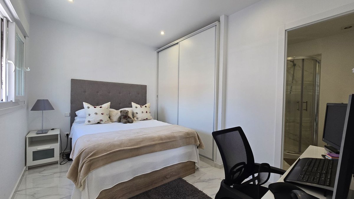 9 Bed Apartment Complex in San Pedro de Alcántara