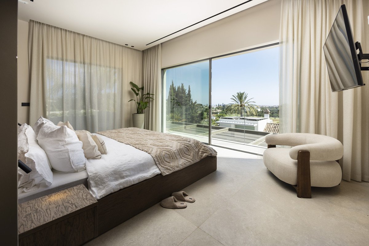 5 Bed Detached Villa in Nueva Andalucía