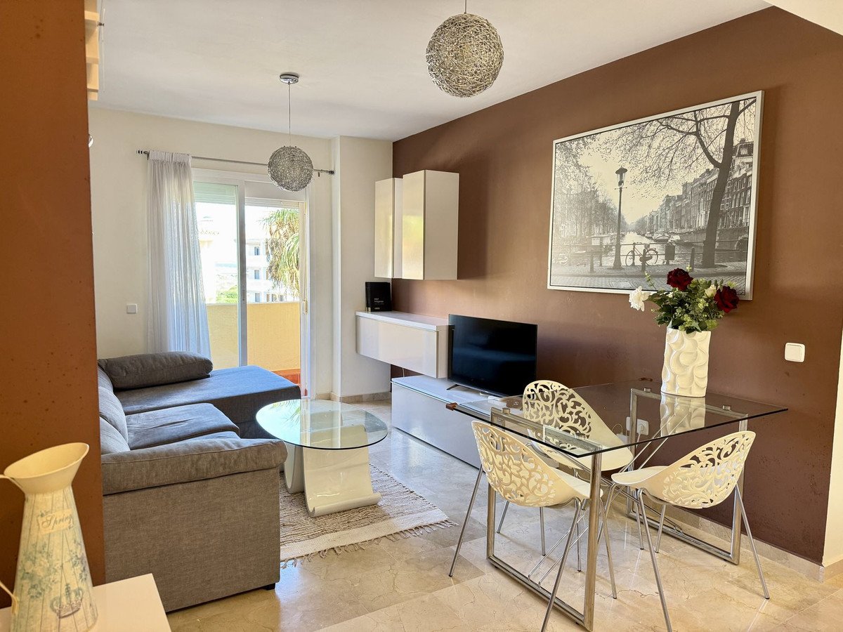 2 Bed Middle Floor Apartment in Manilva
