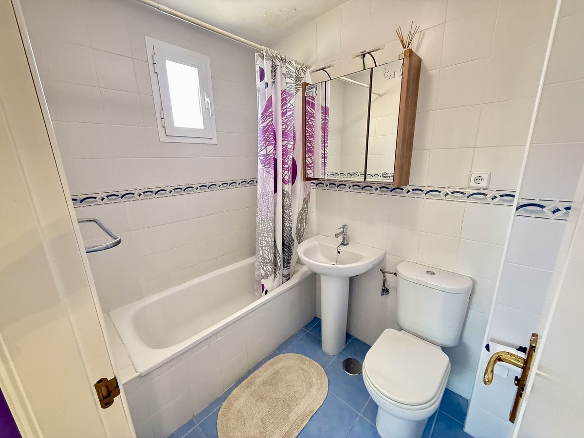 2 Bed Middle Floor Apartment in Manilva