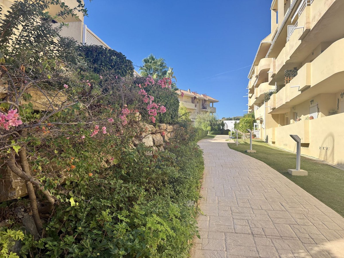 2 Bed Middle Floor Apartment in Manilva