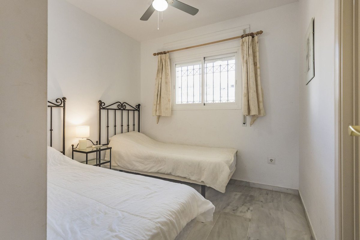 2 Bed Middle Floor Apartment in Calahonda