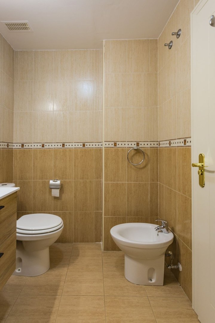 2 Bed Middle Floor Apartment in Calahonda