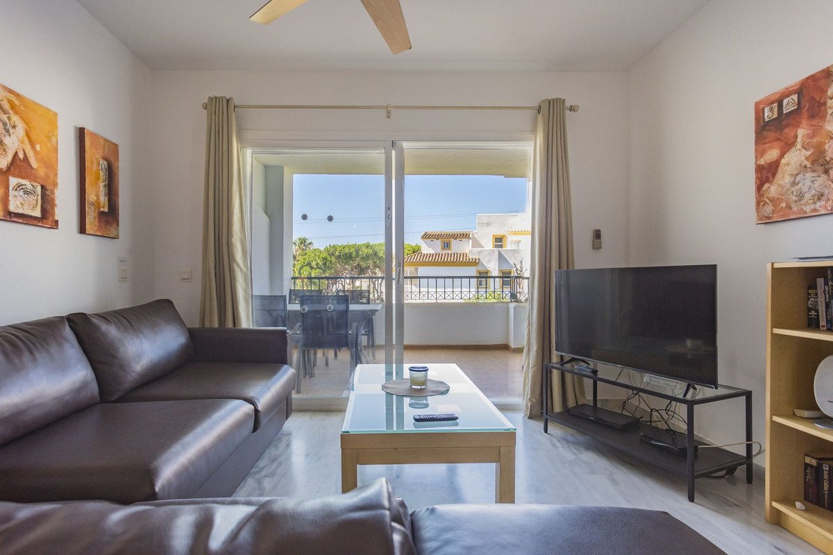 2 Bed Middle Floor Apartment in Calahonda