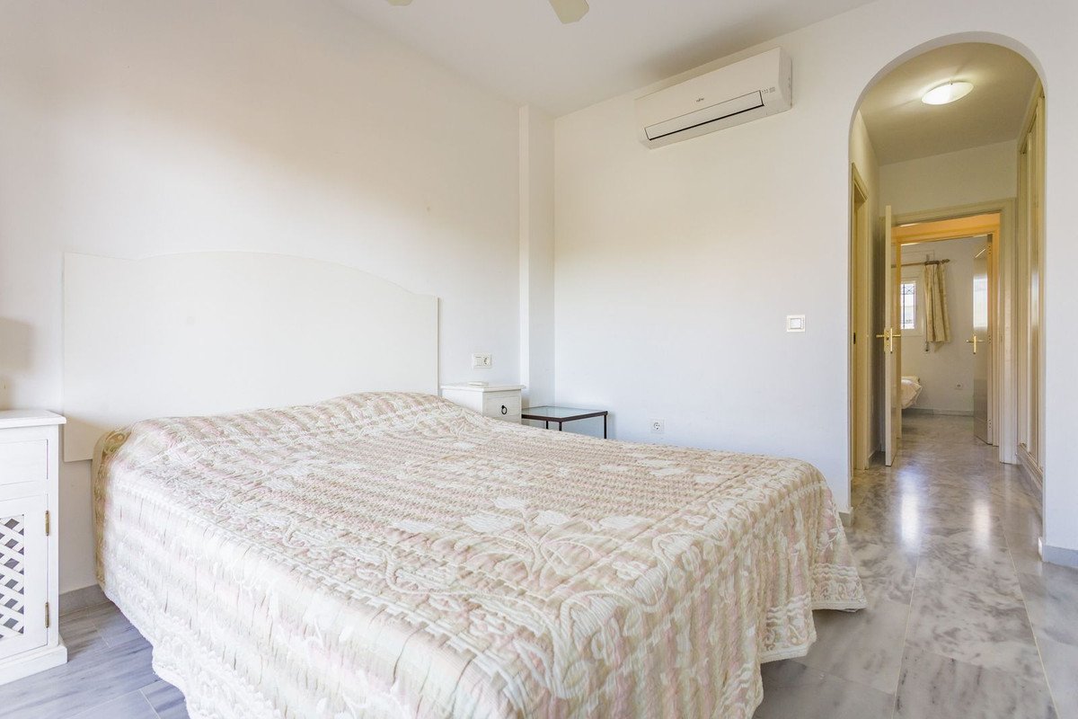 2 Bed Middle Floor Apartment in Calahonda