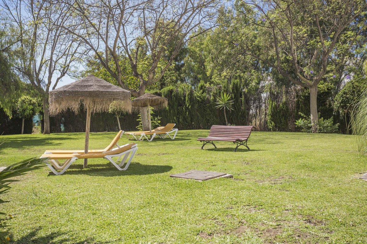 2 Bed Middle Floor Apartment in Calahonda