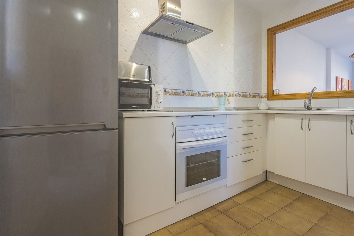 2 Bed Middle Floor Apartment in Calahonda