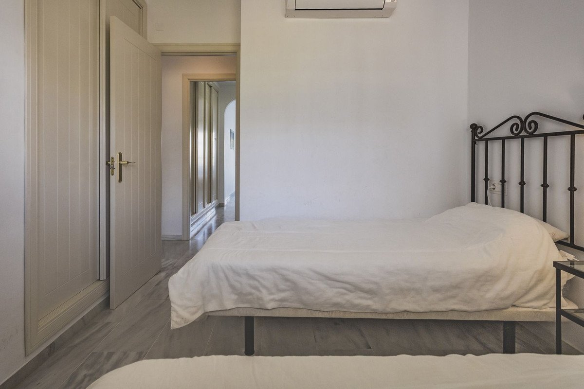 2 Bed Middle Floor Apartment in Calahonda