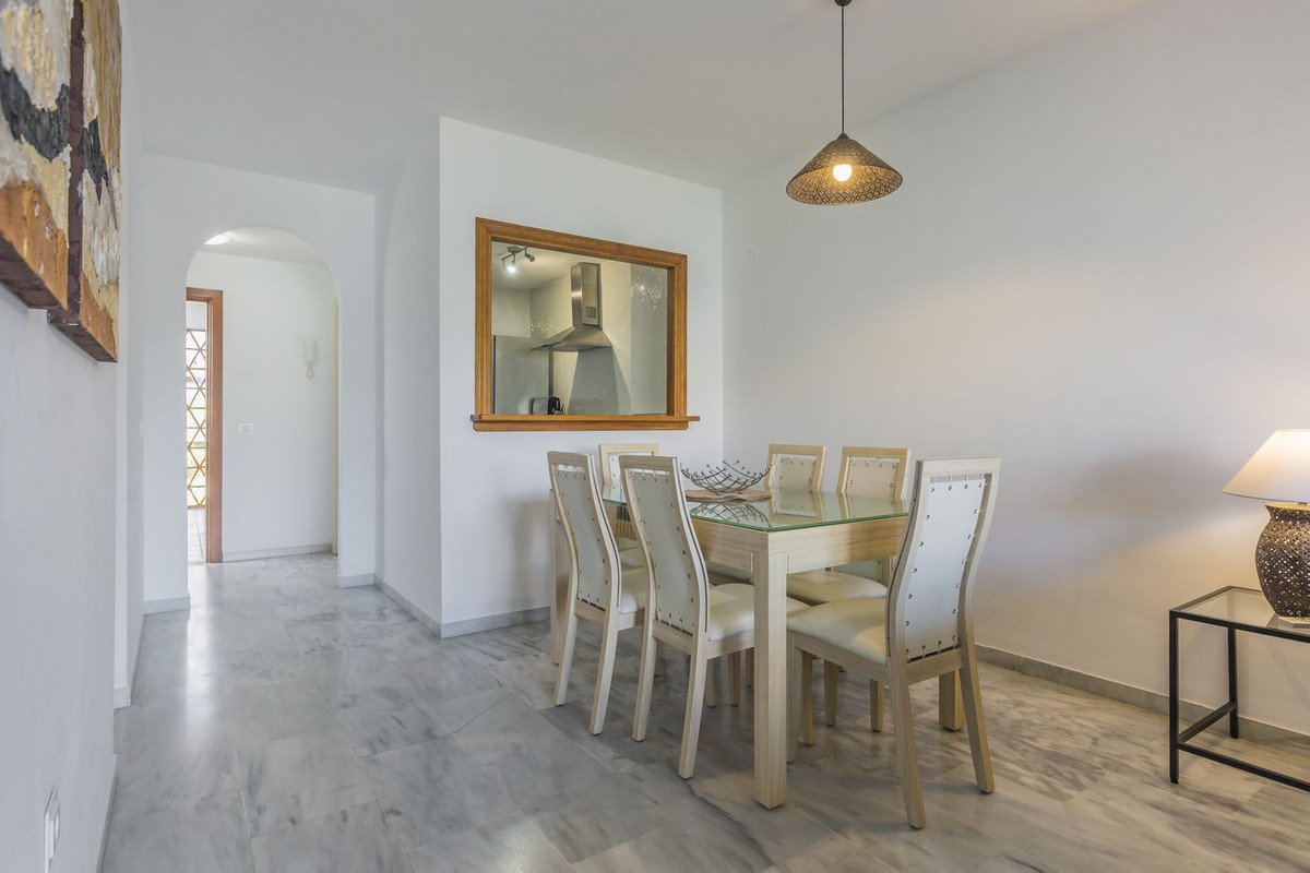 2 Bed Middle Floor Apartment in Calahonda