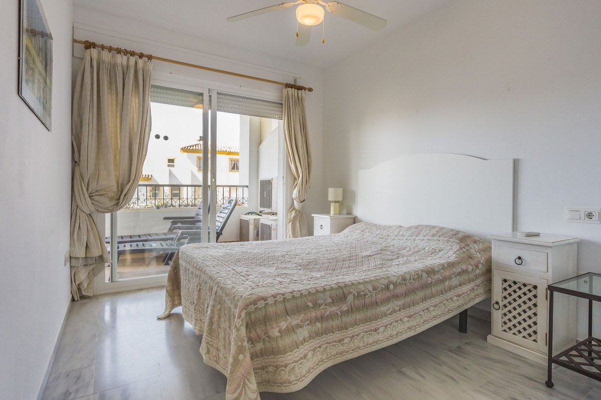 2 Bed Middle Floor Apartment in Calahonda