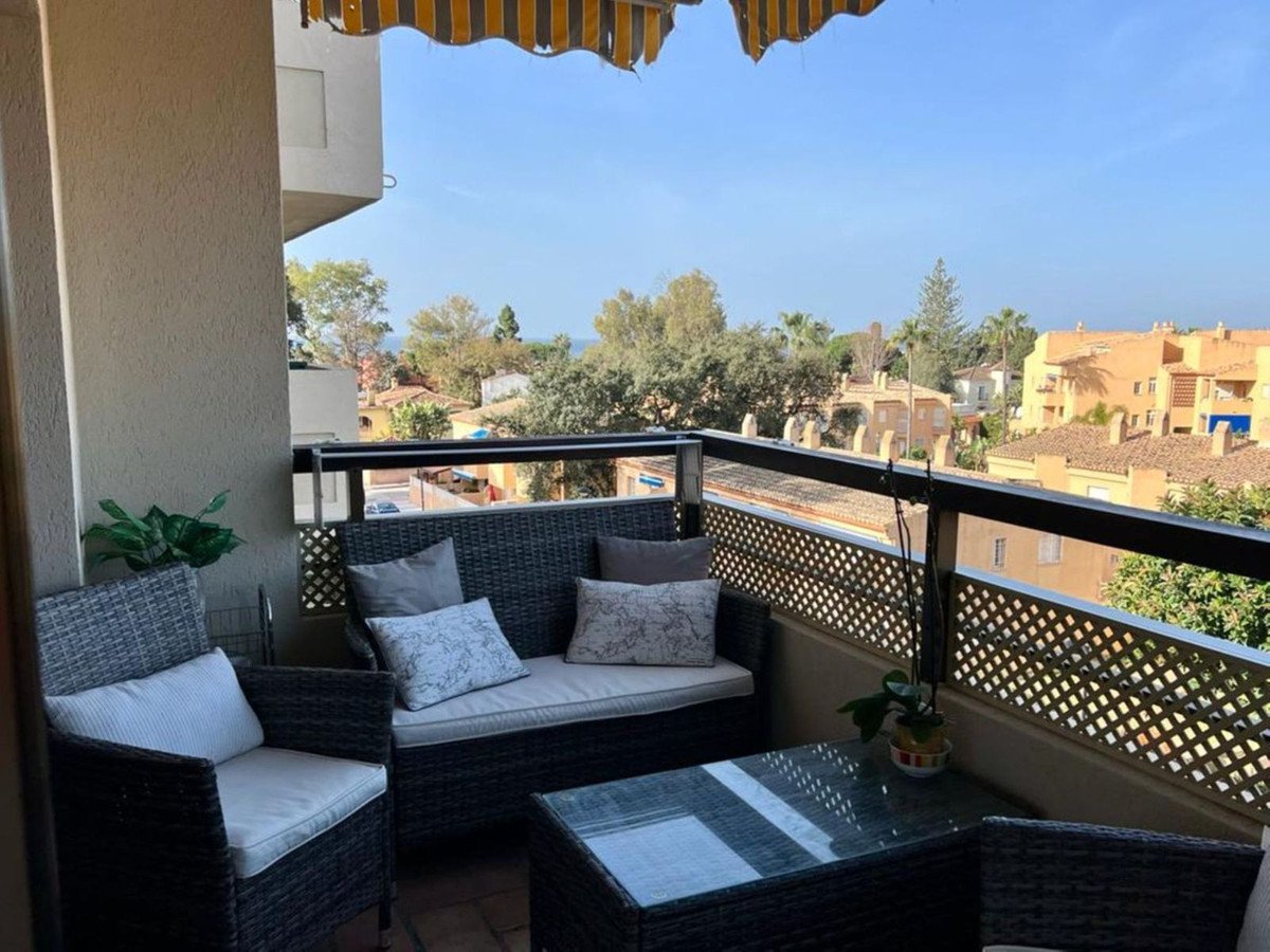 2 Bed Middle Floor Apartment in Marbella