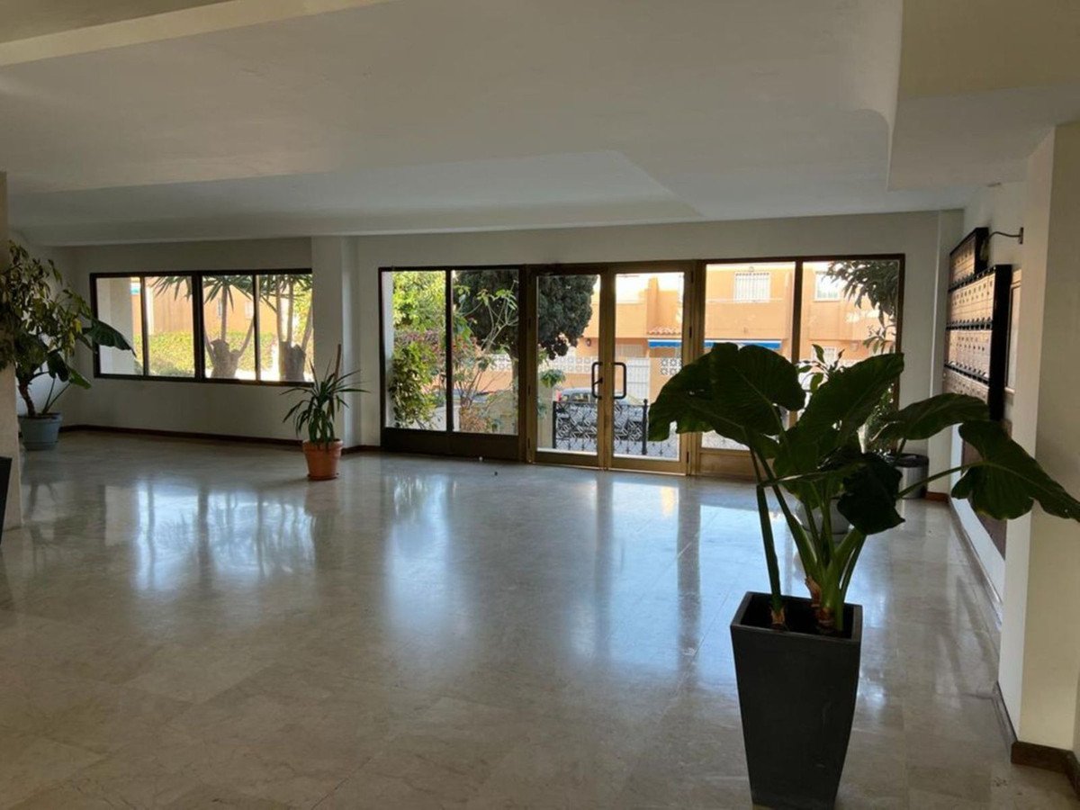 2 Bed Middle Floor Apartment in Marbella